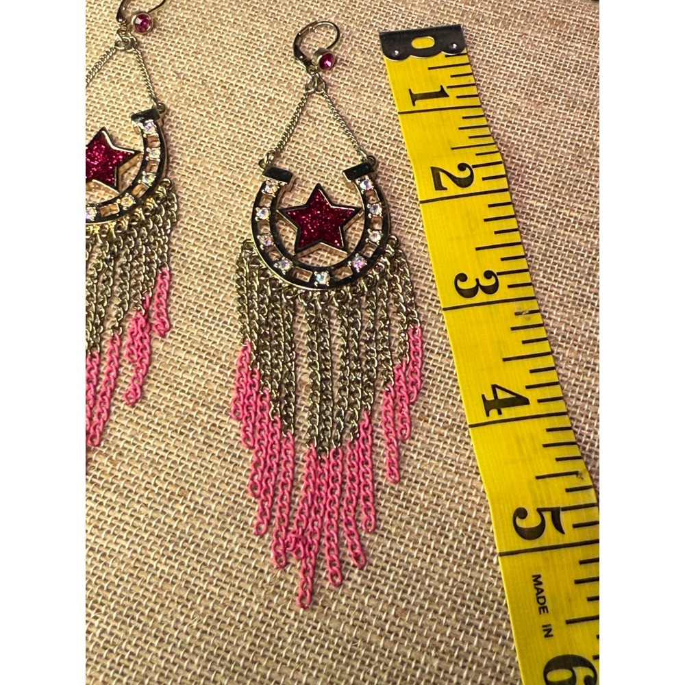 BETSEY JOHNSON Rare Pink Horseshoe Chandelier Statement Earrings - Picture 8 of 9